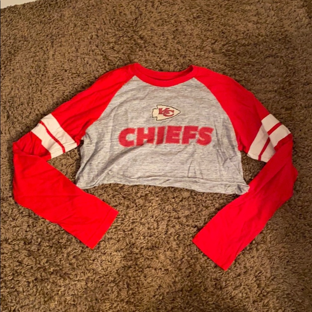 Cropped long sleeved chiefs shirt